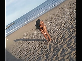 giving a hand is not enough for the queen of blowjobs